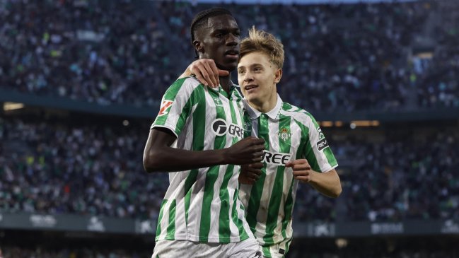 Real Betis salvó en los descuentos un empate ante FC Barcelona