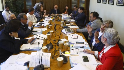   Parlamentarios ven pros y contras en la idea de eliminar-fusionar ministerios 