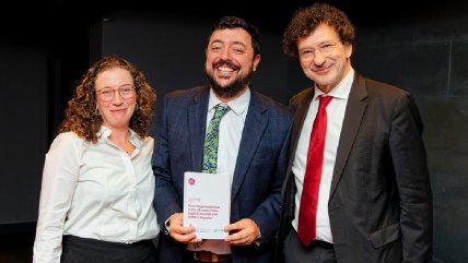  Chilenos publican libro sobre derecho ambiental en medio de juicio histórico en La Haya  