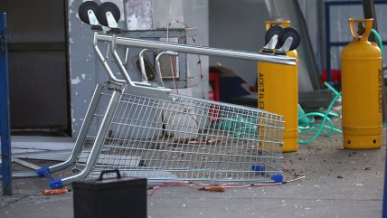   Delincuentes hicieron explotar cajero automático en supermercado de Chicureo 