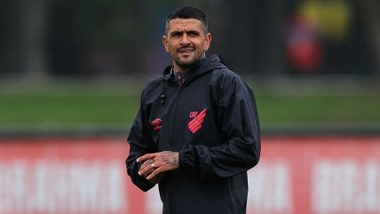   Atlético Paranaense destituyó a Lucho González tras el descenso 