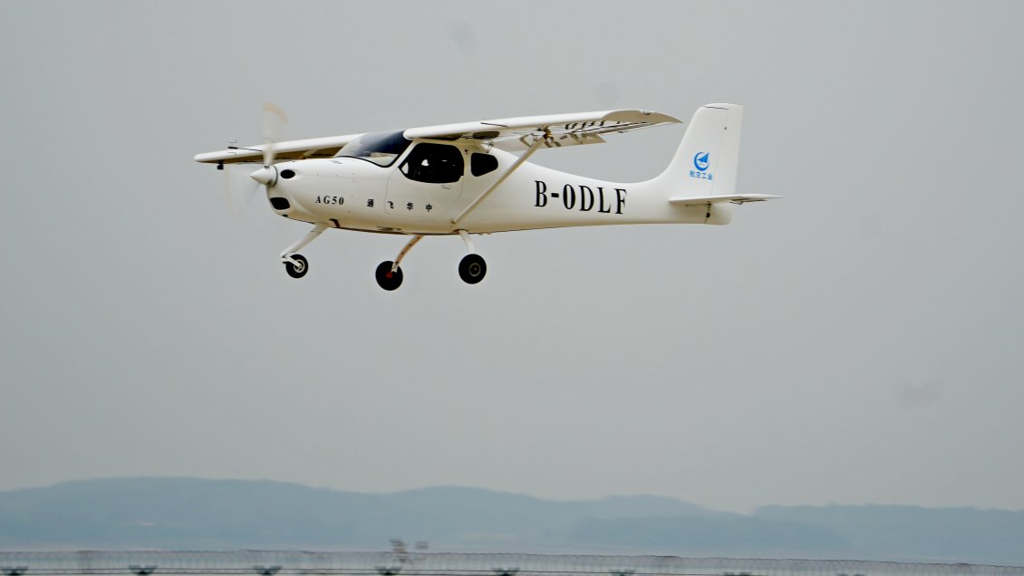 Nuevo avión deportivo de China realizó su vuelo inaugural