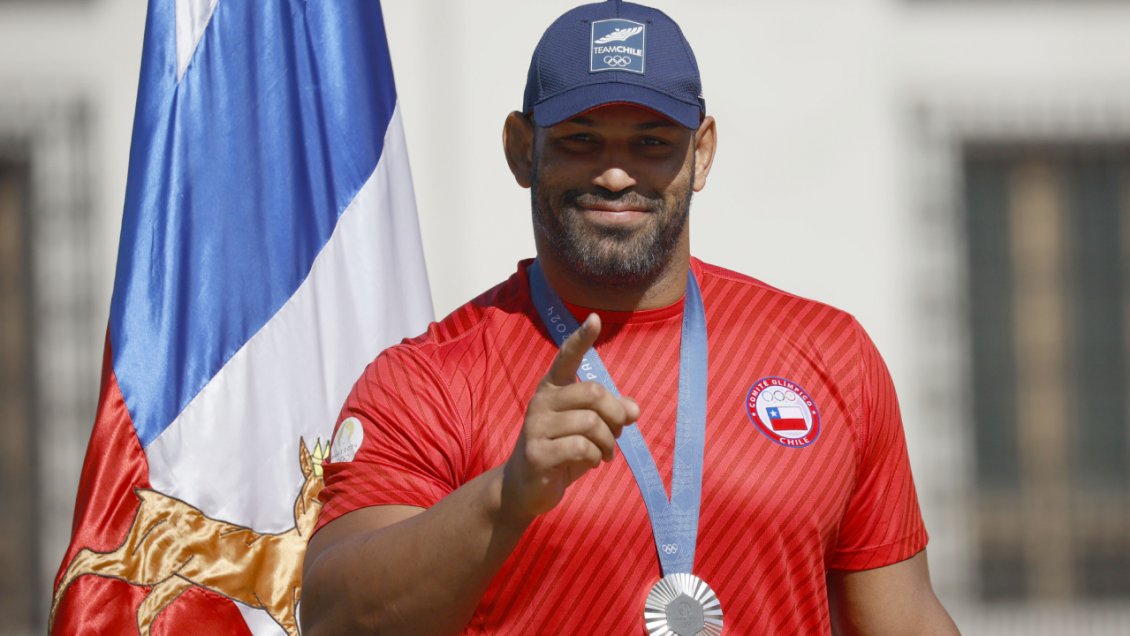 Yasmani Acosta recibirá millonario premio por terminar como número uno del mundo en lucha