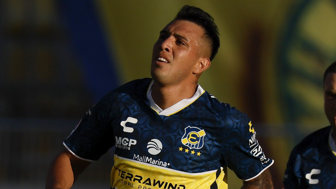 Los cupos de extranjeros complican a la U para el fichaje de Rodrigo Contreras