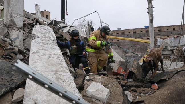 Rusia golpea energía ucraniana y Zelenski pide frenar la producción de misiles rusa