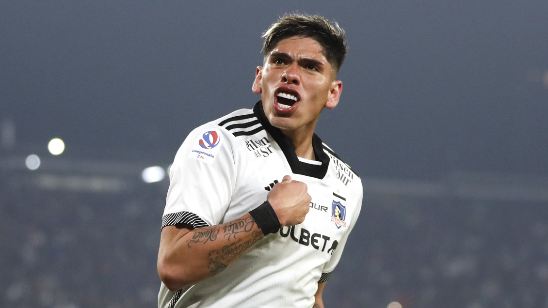 Colo Colo hizo oficial la partida de Carlos Palacios a Boca Juniors