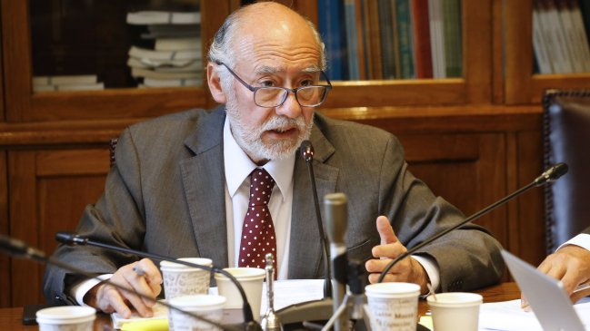 Senador Flores respalda la regularización acotada: 