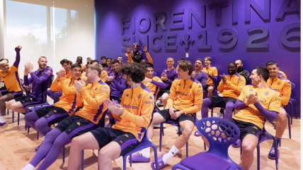   Edoardo Bove visitó a sus compañeros de Fiorentina luego de su operación 