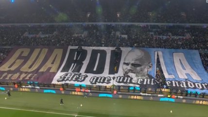   Hinchada de Manchester City manifestó su apoyo a Guardiola con pancarta en catalán 