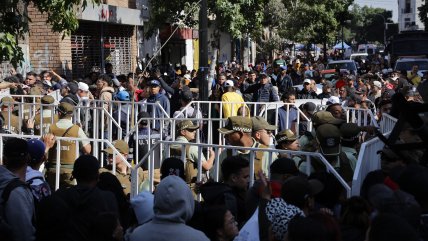   Miles de migrantes llegaron al Estadio Víctor Jara para enrolarse 