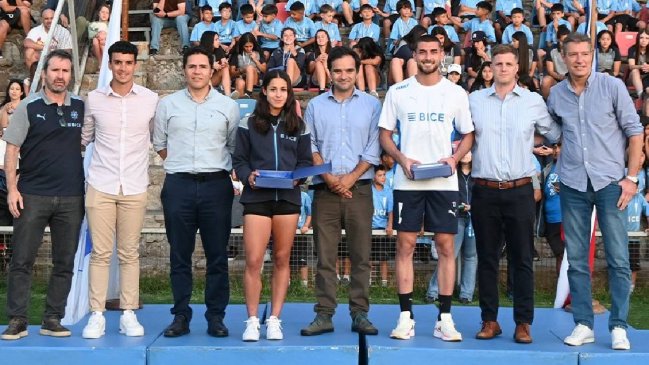 U. Católica premió a Thomas Gillier y Pamela Cabezas como los mejores del Fútbol Formativo