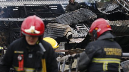 Incendio dejó un muerto y cuatro casas quemadas en Lota