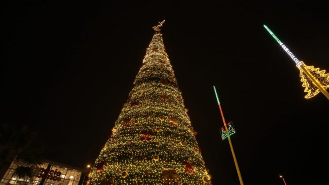 Más de 6.000 personas asistieron al encendido del Árbol de Navidad en Antofagasta
