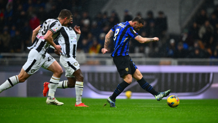  Alexis fue titular y entró Pizarro: Udinese cayó ante Inter en la Copa Italia  