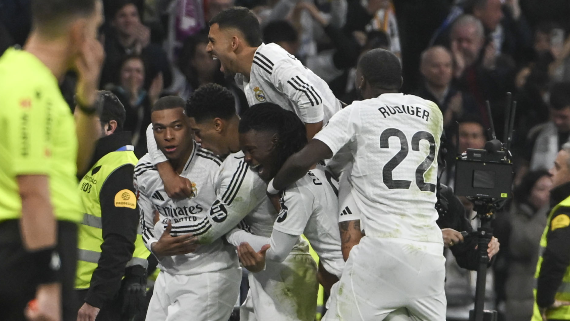 Real Madrid superó a Sevilla y quedó al acecho del liderato en España