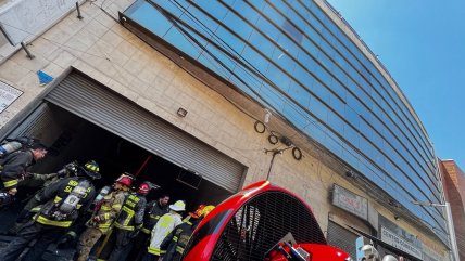 Incendio afectó bodegas subterráneas en el Barrio Meiggs