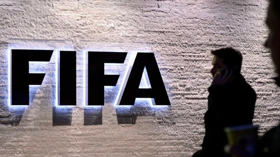 La FIFA implementó un reglamento provisional sobre el Estatuto y Transferencia de Jugadores