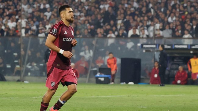 Paulo Díaz y Williams Alarcón disfrutan de sus vacaciones en un yate