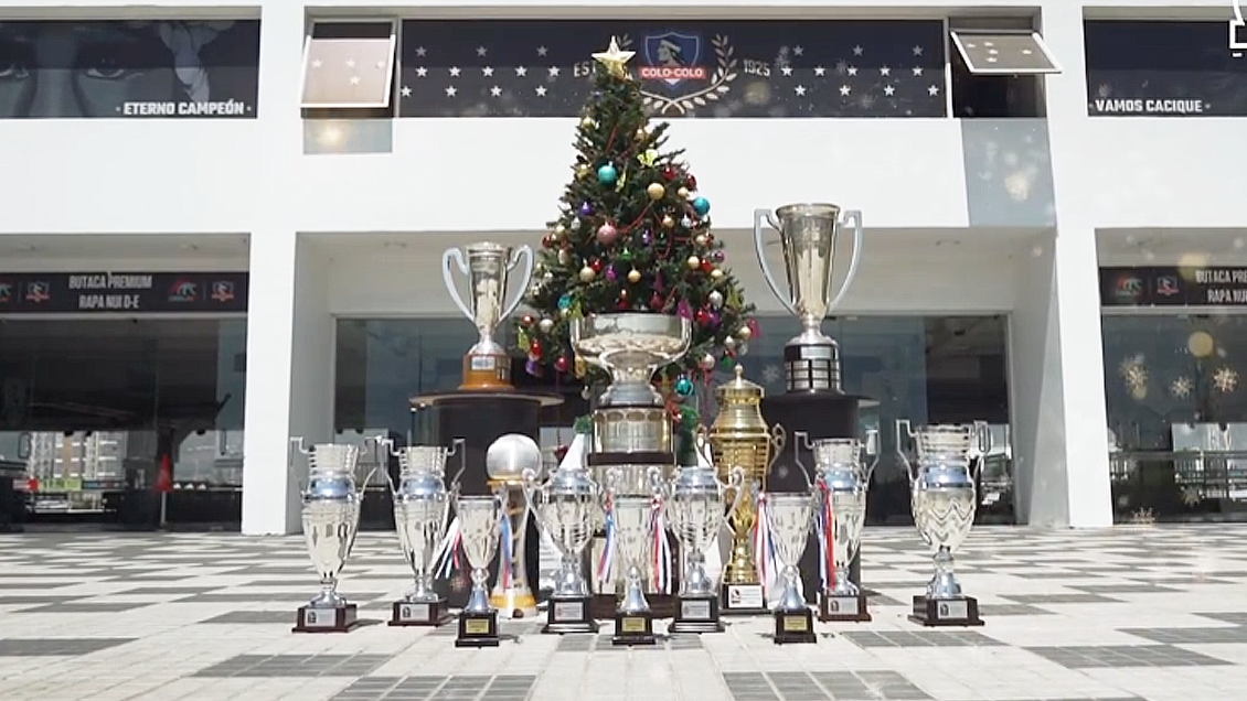 [VIDEO] Bajo el árbol de Navidad: Colo Colo exhibió sus copas conseguidas este 2024