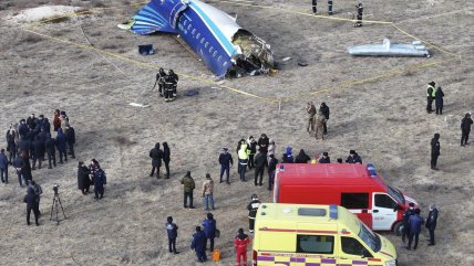 Ucrania afirma que el avión siniestrado en Kazajistán fue derribado por los rusos