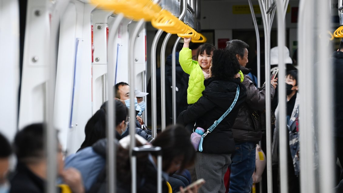 Shanghai añade nueva línea de metro suburbano para aeropuertos