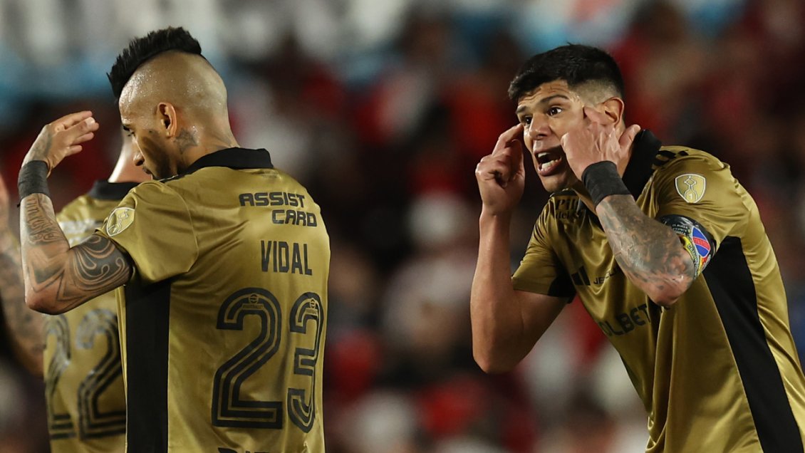 Pavez y Vidal explicaron ausencia en lanzamiento del centenario de Colo Colo: 