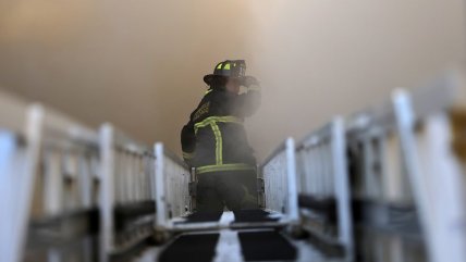  Incendio afecta a fábrica de pallets en Isla de Maipo  