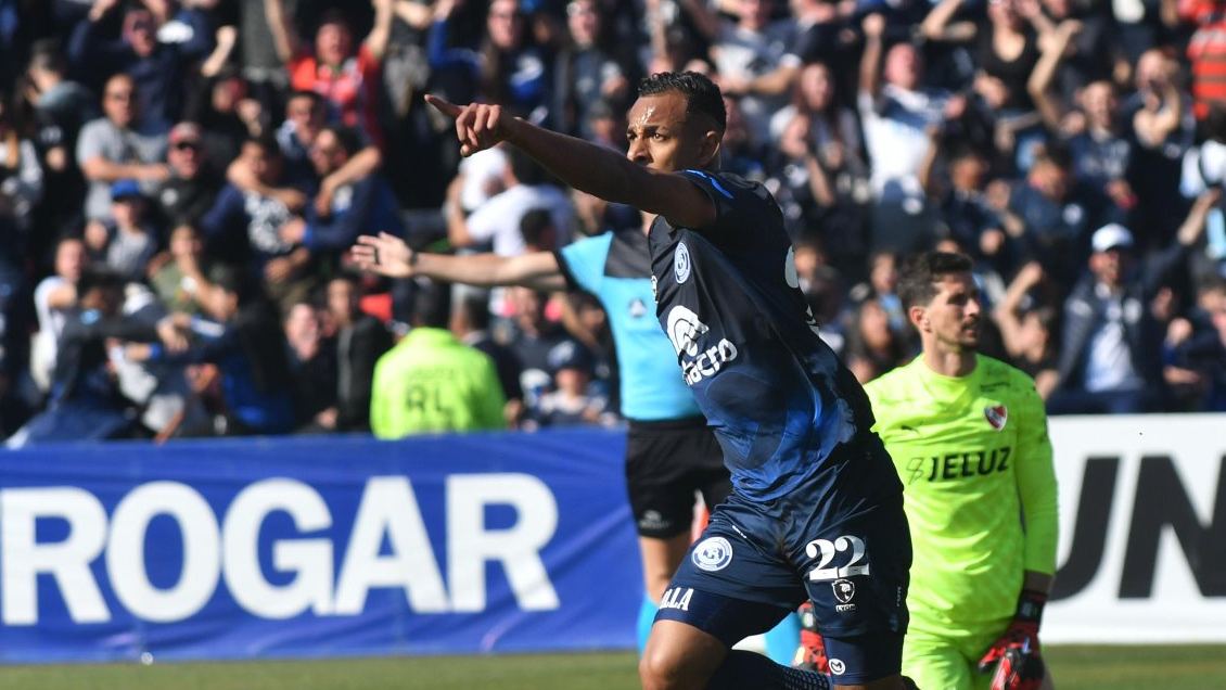 Sebastián Villa genera opiniones divididas en Blanco y Negro