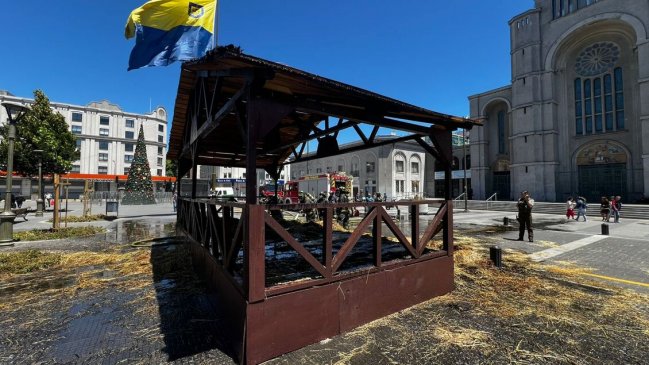 Pesebre de la Plaza de Concepción terminó destruido en incendio