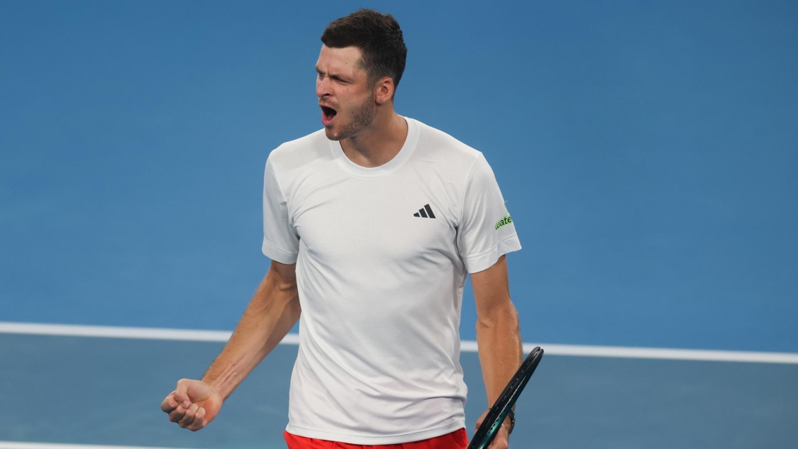 Hurkacz sumó su primer triunfo con Massú y lideró avance de Polonia en la United Cup