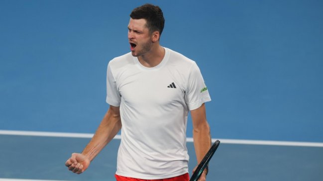 Hurkacz sumó su primer triunfo con Massú y lideró avance de Polonia en la United Cup