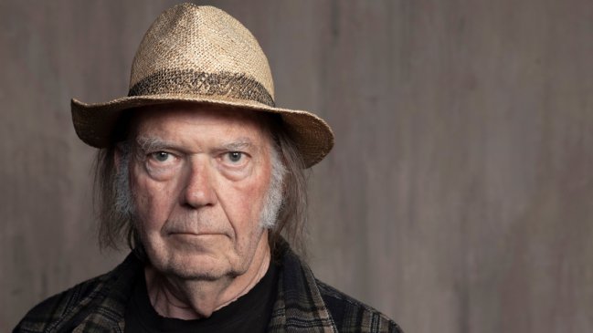 Neil Young se resta de Glastonbury acusando que el festival lo controla la BBC