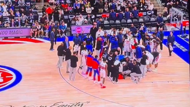 [VIDEO] Juegos de los Pistons sufrió dura lesión y sus compañeros terminaron entre lágrimas
