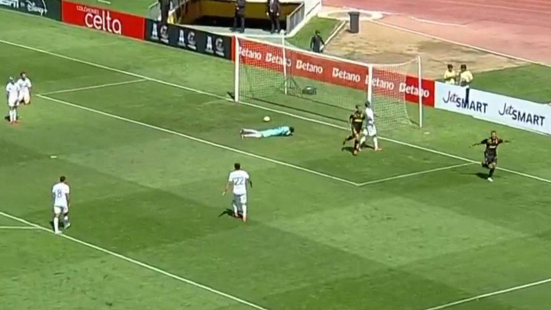 [VIDEO] Coquimbo aprovechó el desorden de la U y Nicolás Johansen marcó en la Copa de Verano