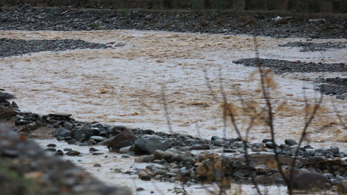 Cadáver fue hallado semidesnudo en el río Mapocho