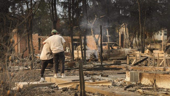 Diez muertos y más de 10.000 estructuras en cenizas por incendios de Los Ángeles