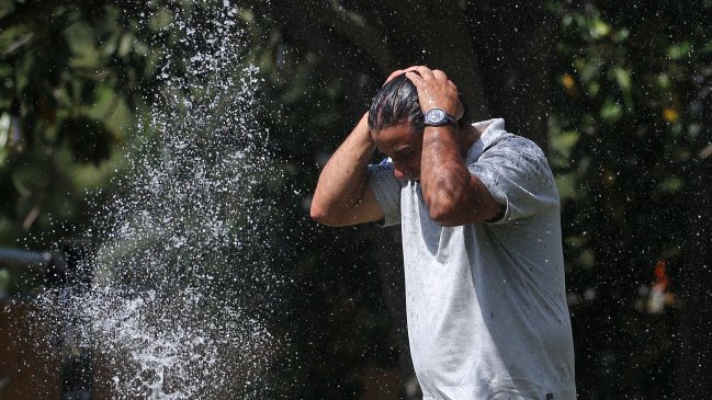 Por calor extremo: Decretan alerta roja entre regiones Metropolitana y Ñuble