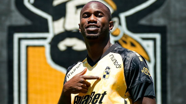 Cecilio Watermann posó con la camiseta de Coquimbo Unido