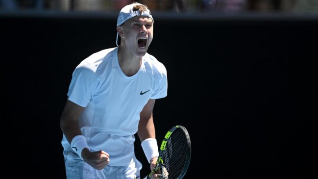 Holger Rune avanzó en el Abierto de Australia tras vencer a Zhizhen Zhang