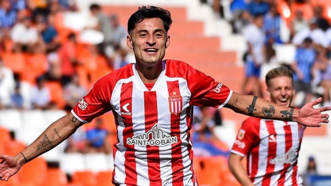 Javier Altamirano llegó a Chile para firmar en la U: Voy a rendir al máximo