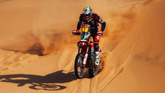 Pablo Quintanilla descartó lesiones de gravedad tras caída que lo retiró del Dakar