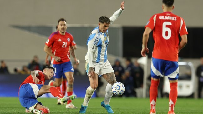 ONG británica pidió explicar a FIFA por qué no investigo cánticos racistas de Enzo Fernández