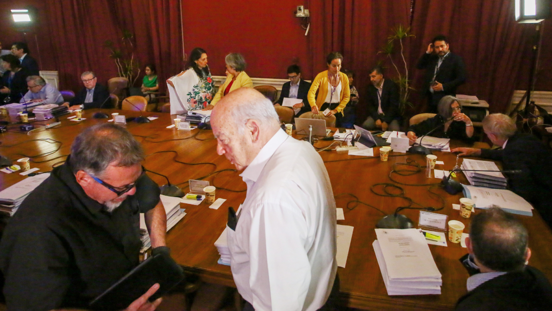 Reforma de pensiones: Comisión de Hacienda suspendió sesión matinal
