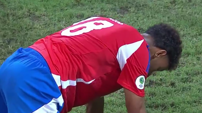 [VIDEO] El desafortunado autogol de Rossel ante Uruguay en el Sudamericano Sub 20