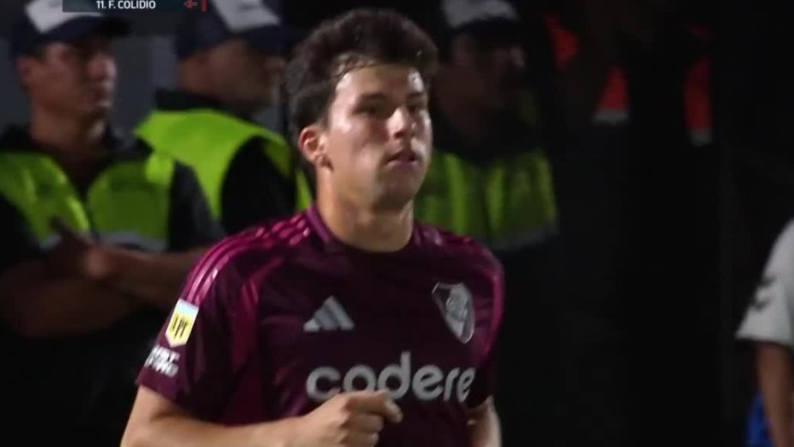 Gonzalo Tapia generó reacciones mixtas en la prensa argentina por su nivel ante Platense