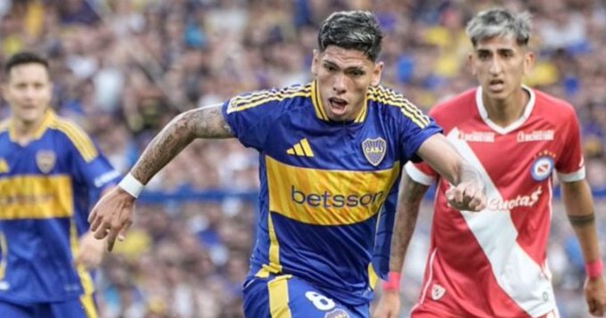 Prensa argentina dedicó elogios a Carlos Palacios tras su estreno en La Bombonera