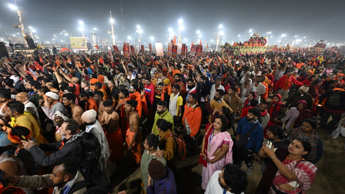 Más de 18 millones de fieles visitan Kumbh Mela entre aumento de seguridad tras fatal estampida