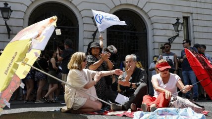 Profesores protestan contra Desbordes: amenazan con frenar inicio de año escolar