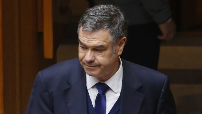 Ossandón por estatua de Piñera: Si Allende está en la Plaza de la Constitución, cualquiera puede estar