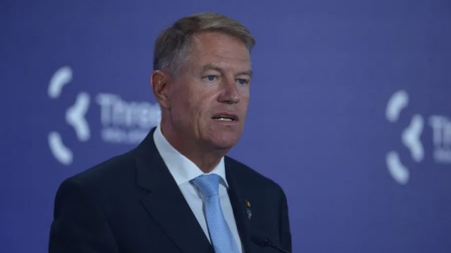 Dimitió el presidente de Rumania antes de las elecciones de mayo